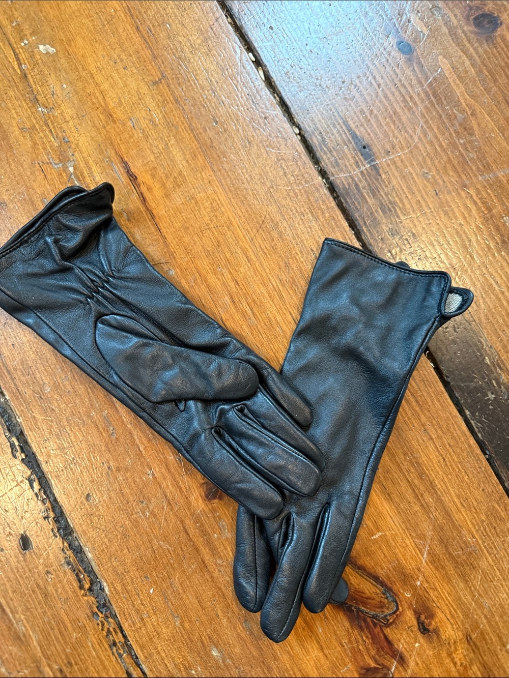 Classic Black Leather and Cashmere Women's Gloves - Elegant Winter Accessory